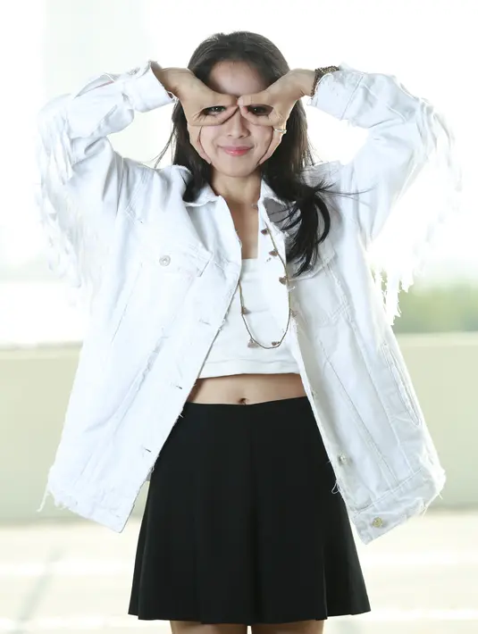 Karina setiap harinya tidak mengenakan hijab, merasa tidak enak ketika banyak yang megira dirinya benar-benar berhijab. Apalagi banyak beredar foto menutup auratnya. Komentar pedas sering kali didapat akibat buka tutup hijab. (Febio Hernanto/Bintang.com)