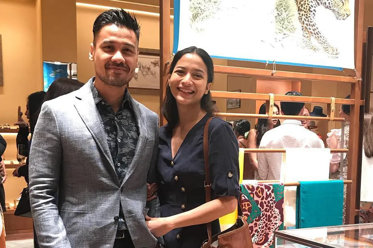[Bintang] Chicco Jerikho dan Putri Marino