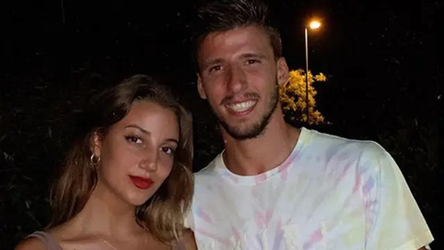 April Ivy bersama Ruben Dias