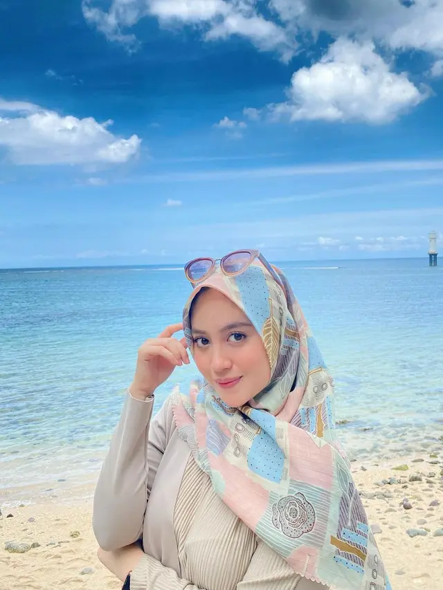 7 Seleb Ini Putuskan Mantap Berhijab Pada 2021, Banjir Pujian