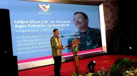 Pidato Menkes Terawan Agus Putranto usai serah terima jabatan (sertijab) di Kementerian Kesehatan, Jakarta pada Kamis malam (24/10/2019). (Liputan6.com/Fitri Haryanti Harsono)