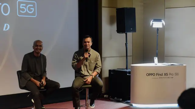 Nicholas Saputra dalam konferensi pers peluncuran Oppo Find X5 Pro 5G di Indonesia, Jakarta, 3 Juni 2022. (Foto: Dok. Oppo Indonesia)