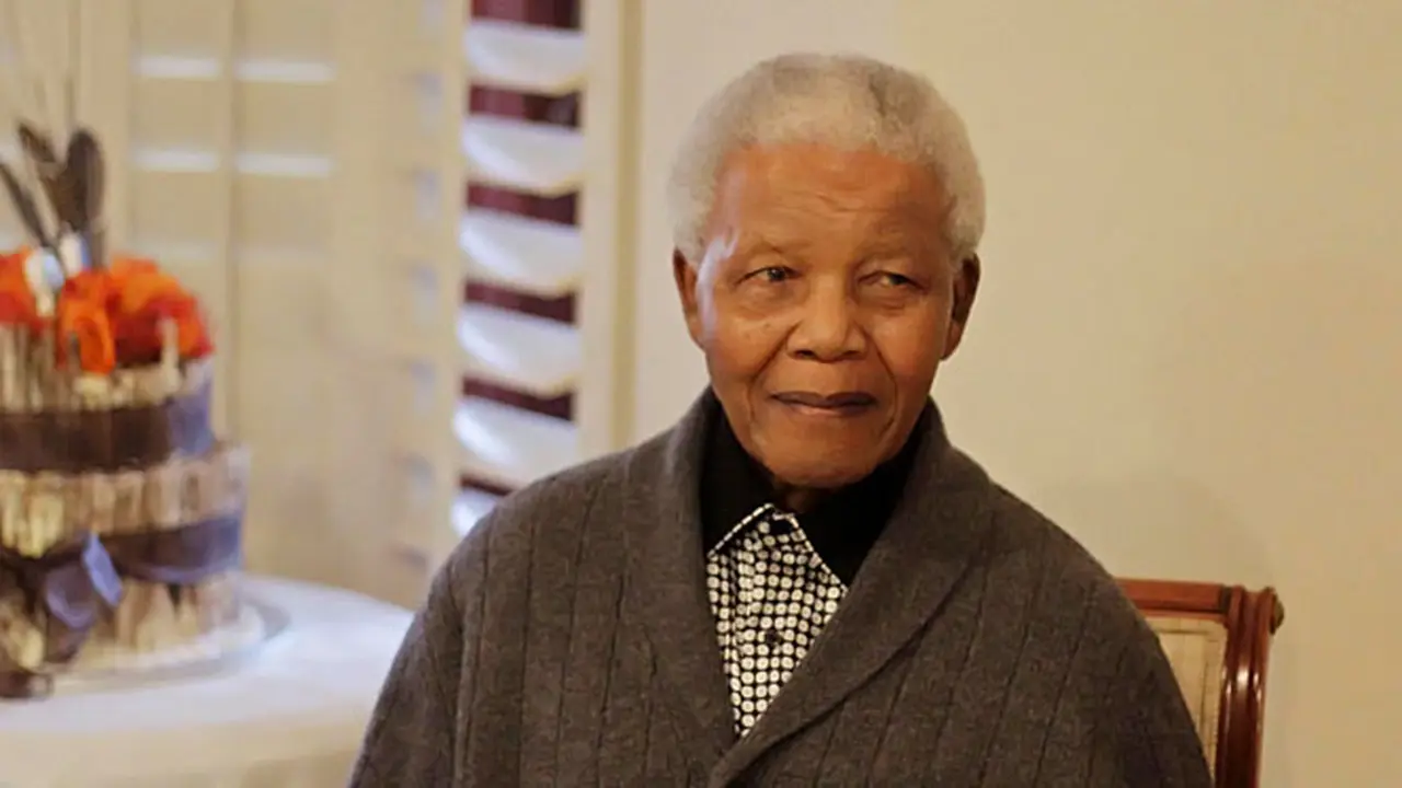 nelson--mandela-131106b.jpg