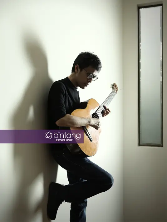 Berbagai macam project untuk memenuhi hasrat Tohpati dalam bermusik. Beberapa yang cukup sering wara-wiri di pentas musik adalah Tohpati Bertiga, Tohpati Ethnomission, Six Strings dan Simak Dialog. (Bambang E. Ros/Bintang.com)