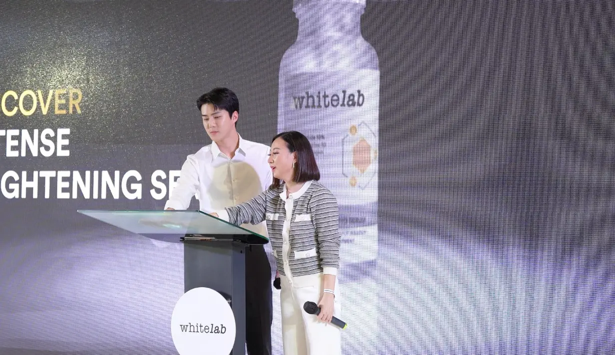 Sehun EXO datang ke Indonesia untuk pandu para fans pilih skincare yang tepat dilihat dari kemasan baru (Whitelab)