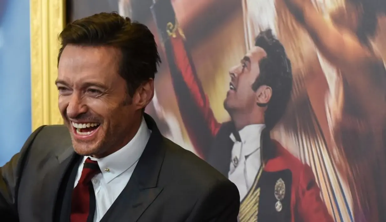 Hugh Jackman pernah menjadi badut pesta. Tak hanya itu, ia pun pernah bekerja di pom bensin. Jauh banget ya dari kehidupannya yang terkenal akan peran gagahnya sebagai Wolverine? (TIMOTHY A. CLARY / AFP)