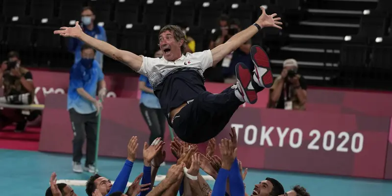 FOTO: Kalahkan ROC, Prancis Raih Medali Emas Bola Voli Putra Olimpiade
