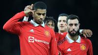 Marcus Rashford mencetak satu gol saat Manchester United menang 3-1 atas Everton pada laga putaran keempat Piala FA di Old Trafford, Sabtu (7/1/2023) dini hari WIB. (AFP/Lindsey Parnaby)