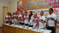 Tim bola voli putra dan putri DKI Jakarta dalam jumpa pers jelang Kualifikasi PON XX/2020 Papua di Jakarta, Kamis (1/8/2019). (Humas PBVSI)