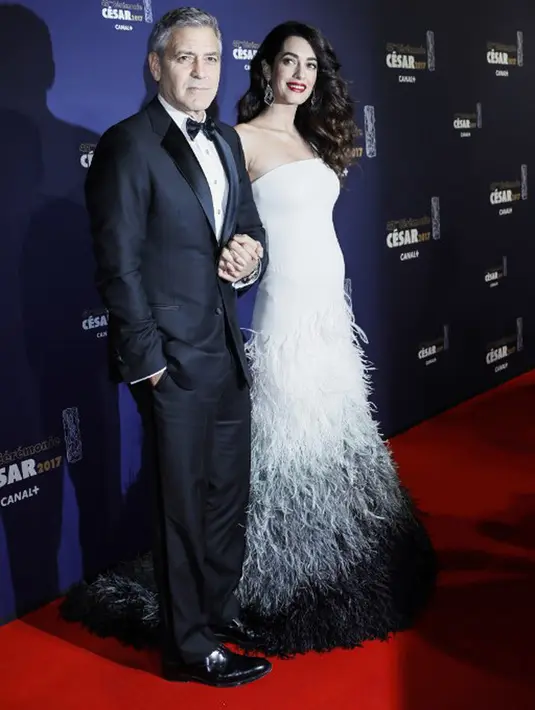 Melansir Ace Showbiz, dua anak kembar pasangan George dan Amal telah disediakan warisan oleh sang ayah. Mengejutkan, kabarnya warisan yang akan diterima sejumlah empat kali lipat dari kekayaan George. (AFP/Bintang.com)