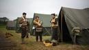 Para peraga ini berkumpul untuk memperingati 80 tahun pendaratan D-Day. (HENRY NICHOLLS/AFP)