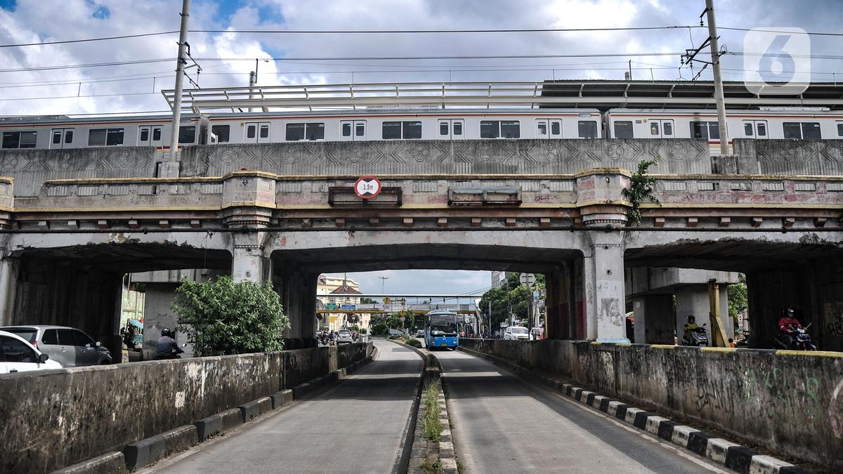 Ditabrak Molen, Ini Cerita Viaduk Matraman yang Termasuk Cagar Budaya
