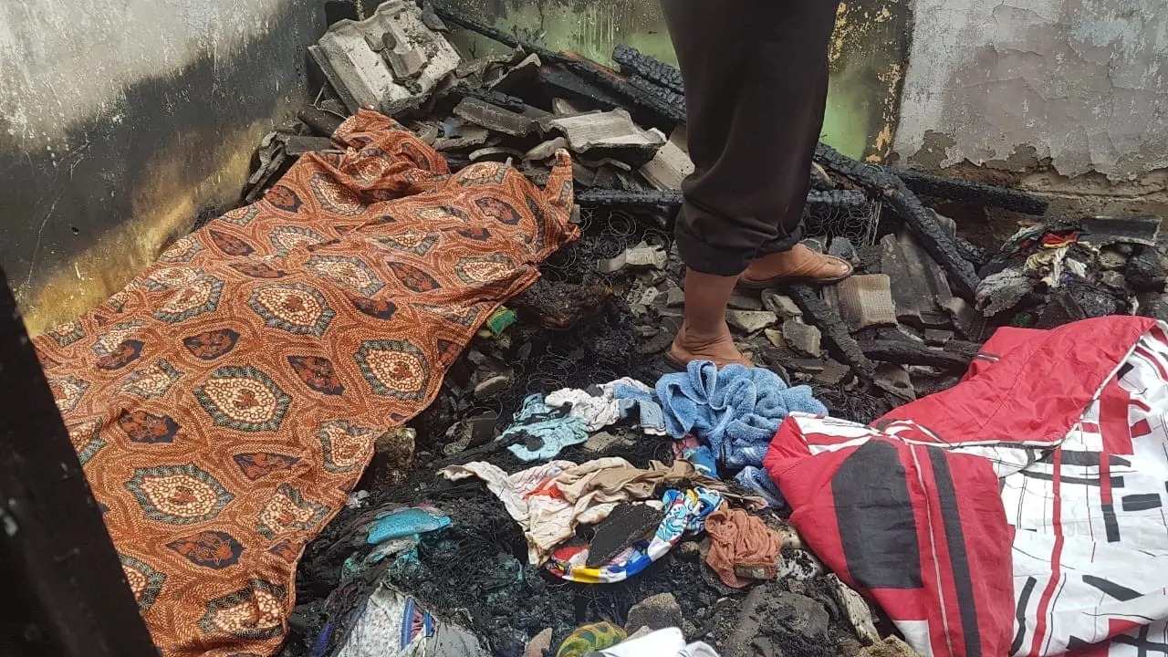 Satu keluarga yang terdiri dari ayah, ibu dan dua anak balitanya, tewas terpanggang saat rumahnya di Cisoka Kabupaten Tangerang, dilahap si jago merah, Selasa (21/8/2018).