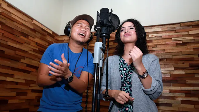 Sandhy Sondoro - Wizzy