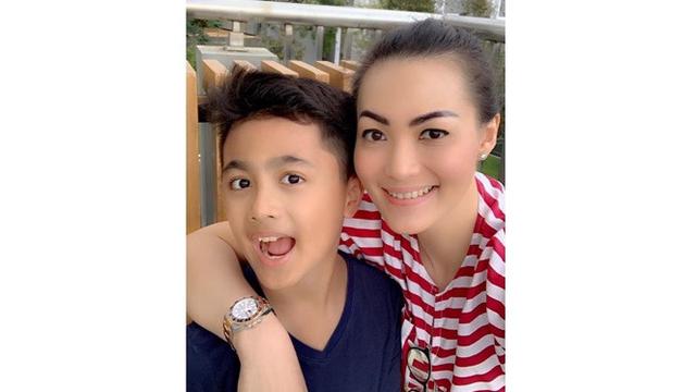 Jarang Terekspos, Ini 6 Potret Bintang Pratama Anak Christy Jusung