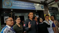 Pasangan Agus Yudhoyono didampingi istrinya, Annisa Pohan dan Sylviana Murni mendatangi Gedung BNN, Jakarta, Minggu (25/9). (Liputan6.com/Faizal Fanani)