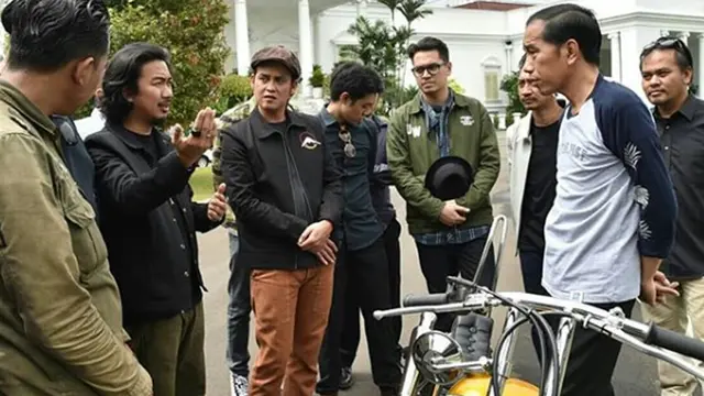 Lihat Kerennya Motor Chopper Berwarna Emas Milik Jokowi