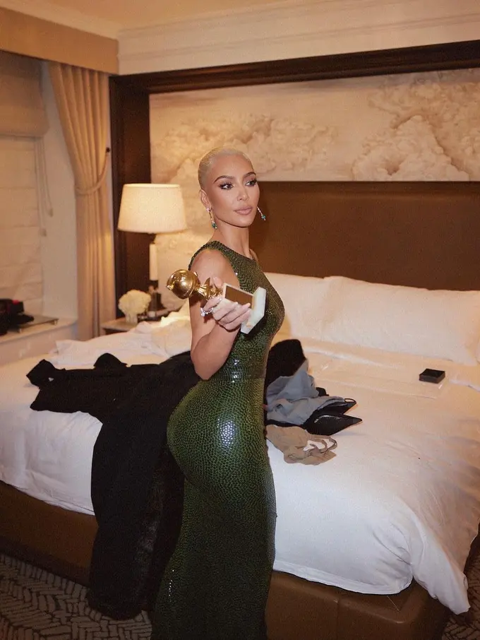 Setelah Met Gala 2022, Kim Kardashian Kenakan Gaun Histori Lain Milik Marilyn Monroe