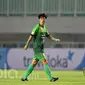 Pemain PS TNI, Hoong Soon-hak saat melawan Borneo FC pada lanjutan Liga 1 2017 di Stadion Pakansari, Bogor, Senin (17/4/2017). PS TNI bermain imbang 2-2 dengan PBFC. (Bola.com/Nicklas Hanoatubun)