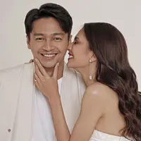 Potret Prewedding Mikha Tambayong dan Deva Mahenra. (Sumber: Instagram/leovir_)