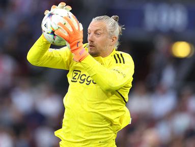 Liga Champions 2022/2023 akan segera memasuki fase gugur sesaat lagi. Ada beberapa catatan menarik yang terjadi hingga berakhirnya fase grup pada awal November 2022 lalu. Salah satunya adalah penampilan para pemain tertua yang membela klubnya masing-masing. Berikut deretan 5 pemain tertua hingga berakhirnya fase grup Liga Champions 2022/2023. (AFP/Kenzo Tribouillard)