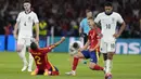 Selebrasi bek Timnas Spanyol, Dani Carvajal (tengah) bersama Dani Olmo merayakan kemenangan 2-1 atas Timnas Inggris usai berakhirnya laga final Euro 2024 di Olympiastadion, Berlin, Jerman, Minggu (14/7/2024).  (AP Photo/Frank Augstein)