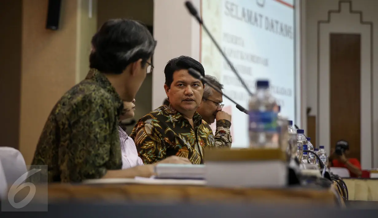 Ketua KPU, Husni Kamil Manik saat Rapat Koordinasi (Rakor) untuk penyelenggaraan pilkada di daerah otonomi khusus di Jakarta, Selasa (19/4). Rakor dihadiri Kemenko Polhukam, Kemendagri, Kemenkumham serta Bawaslu dan DKPP. (Liputan6.com/Faizal Fanani)