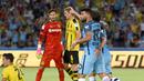 Pelatih Manchester City, Pep Guardiola, akhirnya mampu meraih kemenangan perdana usai mengalahkan Borussia Dortmund 6-5 lewat babak adu penalti pada laga International Champions Cup 2016, Kamis (28/7/2016). (AFP/Wang Zhao)