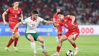 Gol tersebut memengaruhi ritme permainan Indonesia hingga akhir babak pertama. Skor 0-1 bertahan hingga waktu turun minum. Tampak dalam foto, pemain Timnas Indonesia, Ragnar Oratmangun (kanan) berebut bola dengan Petko Hristov (Bulgaria) pada laga final FIFA Series 2026 di Stadion Utama Gelora Bung Karno (SUGBK), Jakarta, Senin (30/3/2026) malam WIB. (Bola.com/M. Iqbal Ichsan)