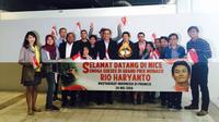 Rio Haryanto, mendapat sambutan hangat dari masyarakat Indonesia di Prancis saat tiba di Bandara Nice, Prancis, Selasa (24/5/2016) petang waktu setempat. (Bola.com/Media Relations Rio Haryanto)