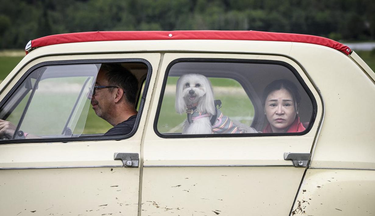 Acara ini digelar untuk pertemuan massal merayakan mobil klasik Prancis. (GABRIEL MONNET/AFP)