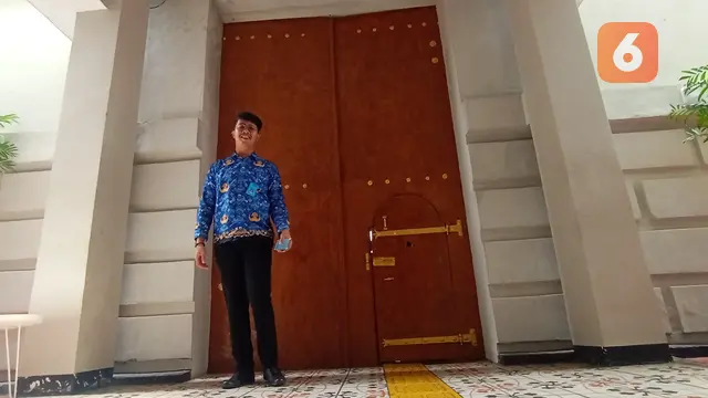 Pintu Yang Menjadi Saksi Sejarah Di Bangunan Berusia 137 Tahun. (Kamis, 10/11/2022). (Yandhi Deslatama/Liputan6.com).