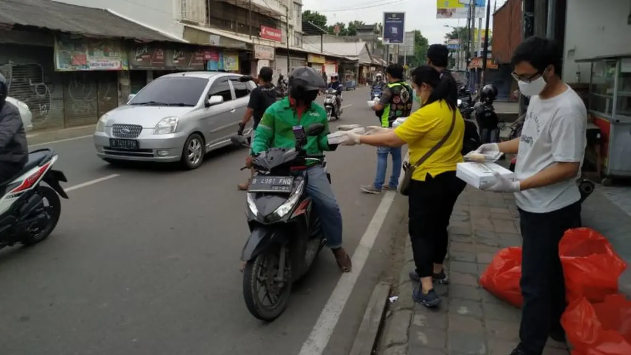 Evalube Bagikan Makanan Berbuka dan Sembako Untuk Masyarakat (Ist)