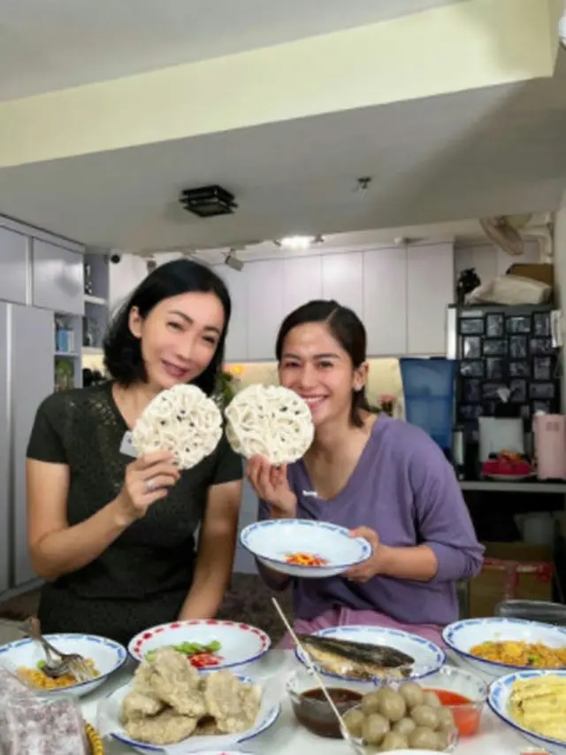 Sudah Kenal Sejak Lama, Ini 6 Potret Farida Nurhan dan Mama Livy Renata
