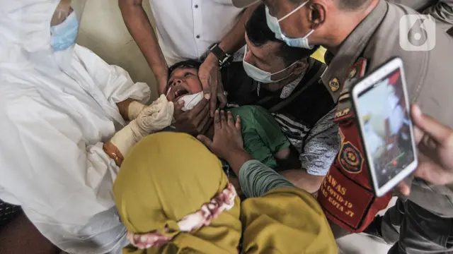Pemkot Jakarta Timur menggelar tes Covid-19 gratis