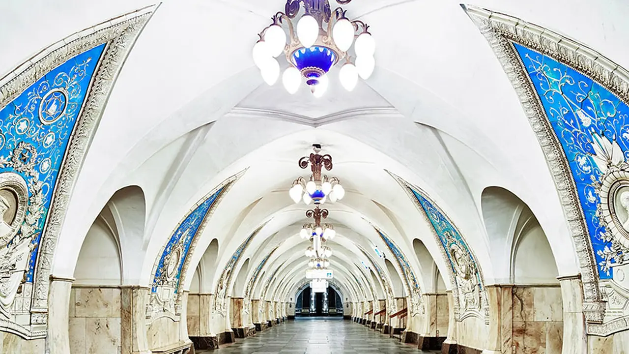 Dibalik indahnya Stasiun Taganskaya di Moskow, tersimpan bunker rahasia persembunyian perang nuklir (Foto: weirdrussia.com).