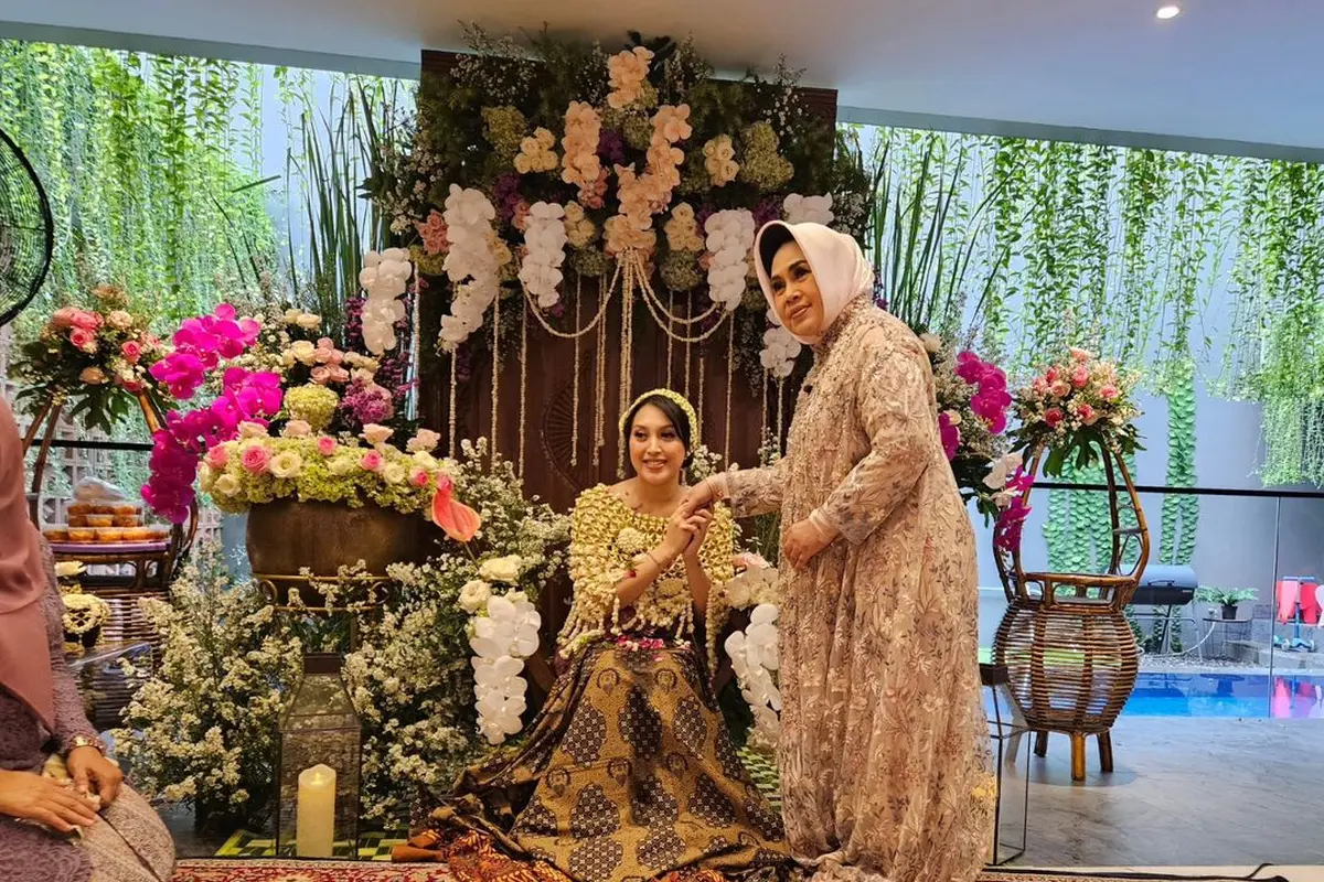 Potret siraman 7 bulanan Afifah anak Hetty Koes Endang (Sumber: Instagram/@hke57)