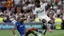 Meski meraih kemenangan, Real Madrid harus bermain ekstra untuk susah payah menembus pertahanan ketat Marseille yang dikawal duet Leonardo Balerdi dan Facundo Medina. (Oscar DEL POZO/AFP)
