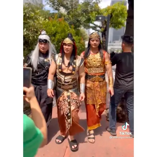 Adu Gaya 6 Artis Melenggang di Citayam Fashion Week, Terbaru Rina Nose hingga Zaskia Sungkar