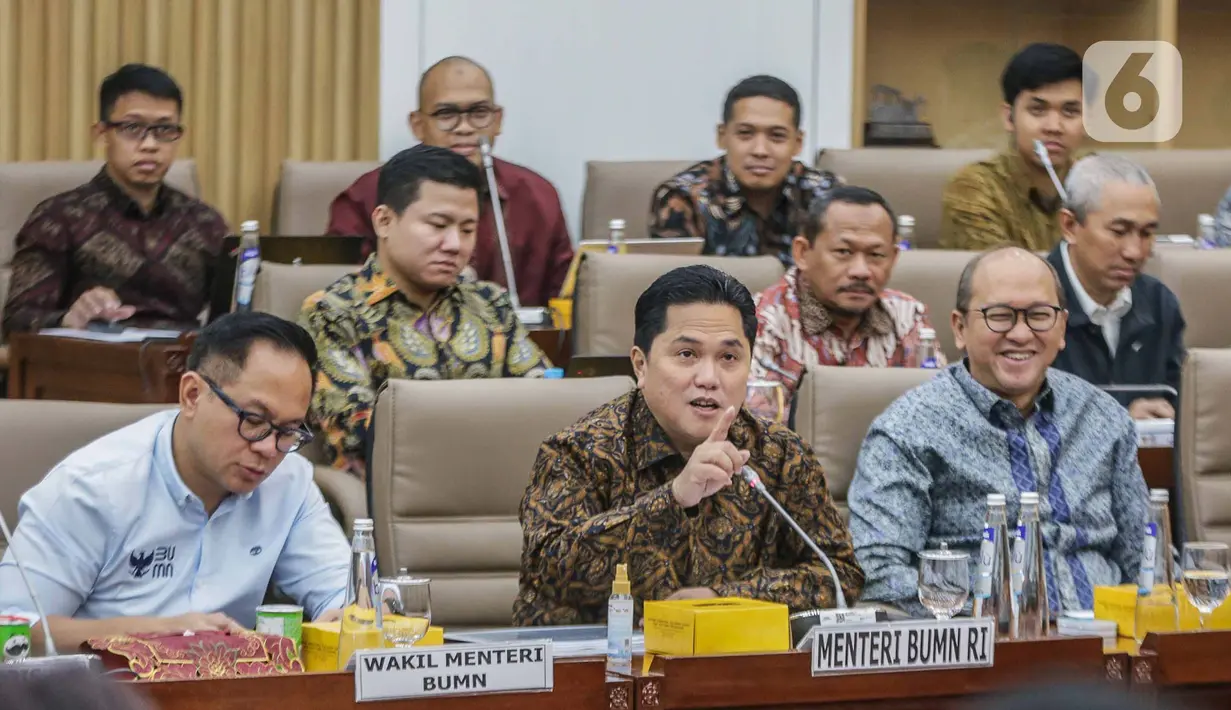 Dalam rapat tersebut, Menteri BUMN Erick Thohir didampingi Wakil Menteri BUMN Kartika Wirjoatmodjo dan Rosan Perkasa Roeslani. (Liputan6.com/Faizal Fanani)