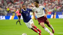 Pemain Prancis Michael Olise berebut bola dengan pemain Spanyol Rodri selama pertandingan semifinal Piala Dunia sepak bola antara Prancis dan Spanyol di Arlington, Texas, dekat Dallas, Selasa, 14 Juli 2026. (AP Photo/Ashley Landis)