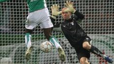 Marco Ballotta membela Lazio semenjak 1997, tapi ia hanya berseragam biru langit selama tiga musim, lantaran pada 2000 dirinya ditransfer ke Inter. (Foto: AFP/John MacDougall)