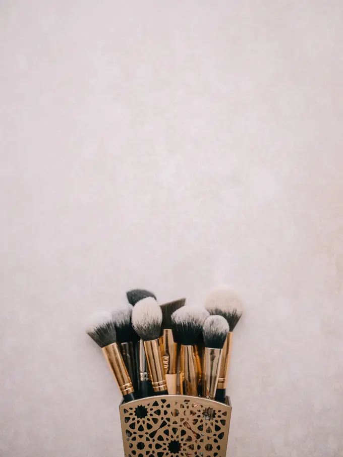 Mencuci Kuas Makeup dengan Cara Praktis dan Nggak Ribet