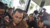 Gayus Tambunan tiba di gedung Komisi Pemberantasan Korupsi, untuk pemeriksaan lanjutan dalam kasus mafia pajak, Jakarta, Jumat (4/2).(Antara)