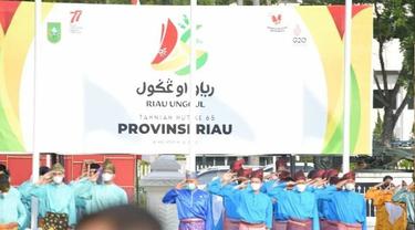 Upacara Peringatan hari Ulang Tahun Riau di Kantor Gubernur Riau.