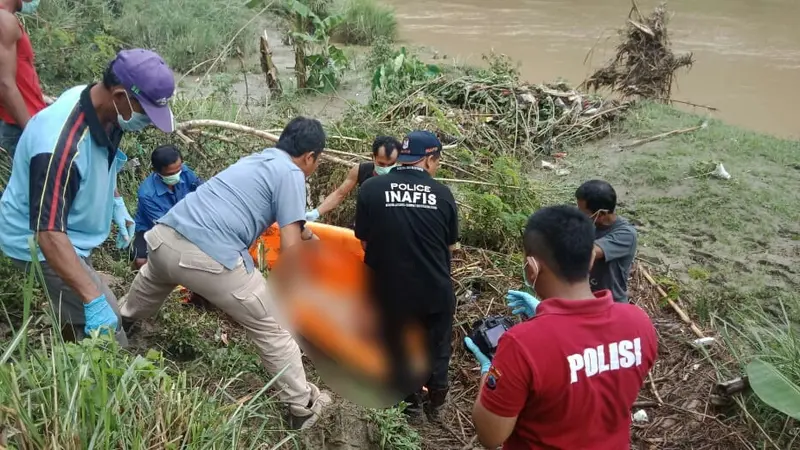 Penemuan Jasad wanita tanpa busana di Sungai Lukulo, Kebumen, Selasa, 13 November 2018. (Liputan6.com/Polres Kebumen/Muhamad Ridlo)