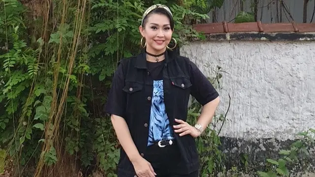 7 Potret Terbaru Ratna Listy, Artis yang Kini Jadi Paranormal
