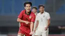 <p>Pemain Timnas Laos U-19, Peeter Phanthavong merayakan gol pertama timnya saat laga semifinal Piala AFF U-19 2022 melawan Timnas Thailand U-19 yang berlangsung di Stadion Patriot Candrabhaga, Bekasi, Rabu (13/07/2022). (Bola.com/M Iqbal Ichsan)</p>