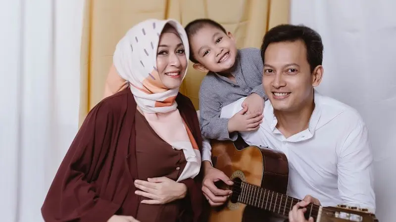 6 Momen Istri Fedi Nuril Pamer Baby Bump Jelang Kelahiran Anak Kedua