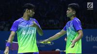 Ganda Putra Indonesia, Berry Angriawan/Hardianto saat melawan pebulutangkis China, Chengkai Han/Haodong Zhou pada Indonesia Open 2018 di Istora GBK Jakarta, (3/7). Angriawan Berry/Hardianto unggul 20-22, 21-18, 21-18. (Liputan6.com/Helmi Fithriansyah)